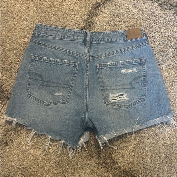 American Eagle light wash denim tomgirl shorts size 6 - Picture 2 of 5